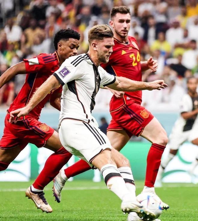 下半场继续委以重任！斯普利特针对指导杨瀚森（下半场仍扛重担！斯普利特对杨瀚森进行针对性指导）