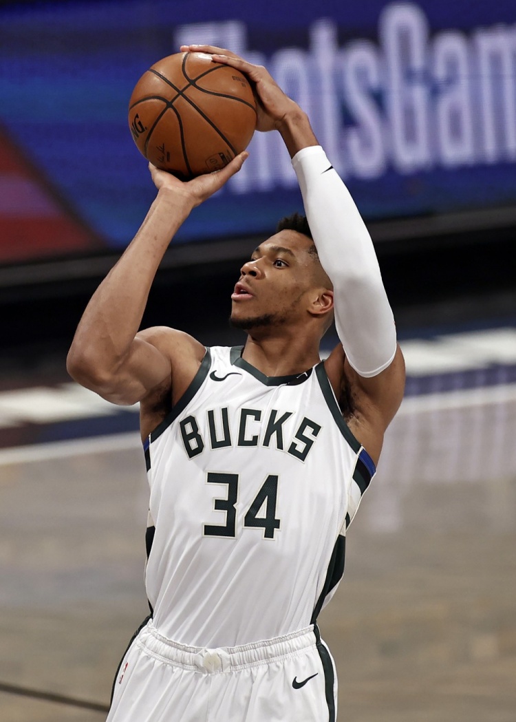 安东尼：很高兴进球，但更让我满意的是球队整体的表现（安东尼：进球让我开心，但更令我欣慰的是球队的整体发挥）