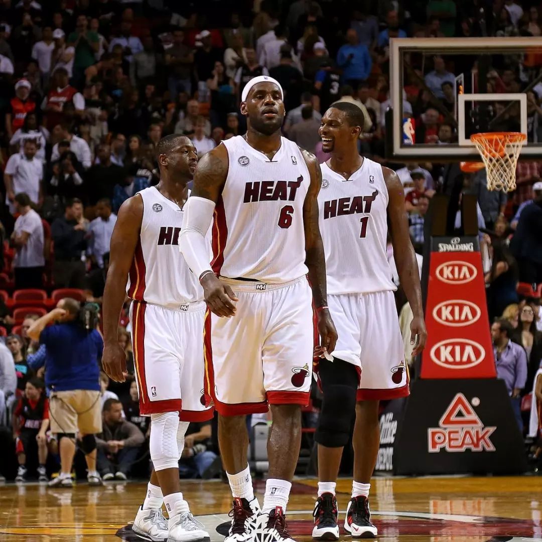 3-0！14亿豪门终结3连平紧追领头羊 神锋两记世界波15轮狂轰16球（3-0！总身价14亿豪门止住三连平逼近榜首，神锋两脚世界波15轮已轰16球）