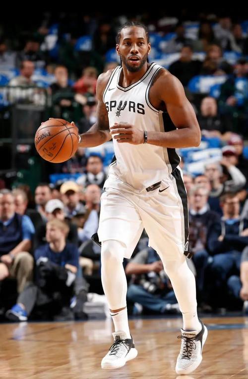 世体：法兰克福球迷在诺坎普制造骚乱，巴萨要求经济赔偿（世体：法兰克福球迷在诺坎普引发骚乱，巴萨拟索赔）