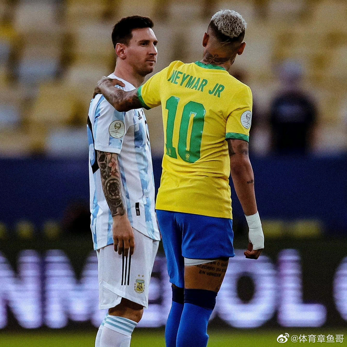 乔纳森-戴维：我可以踢任何位置；一直在训练后进行加练（乔纳森-戴维：位置不设限，训练后坚持加练）