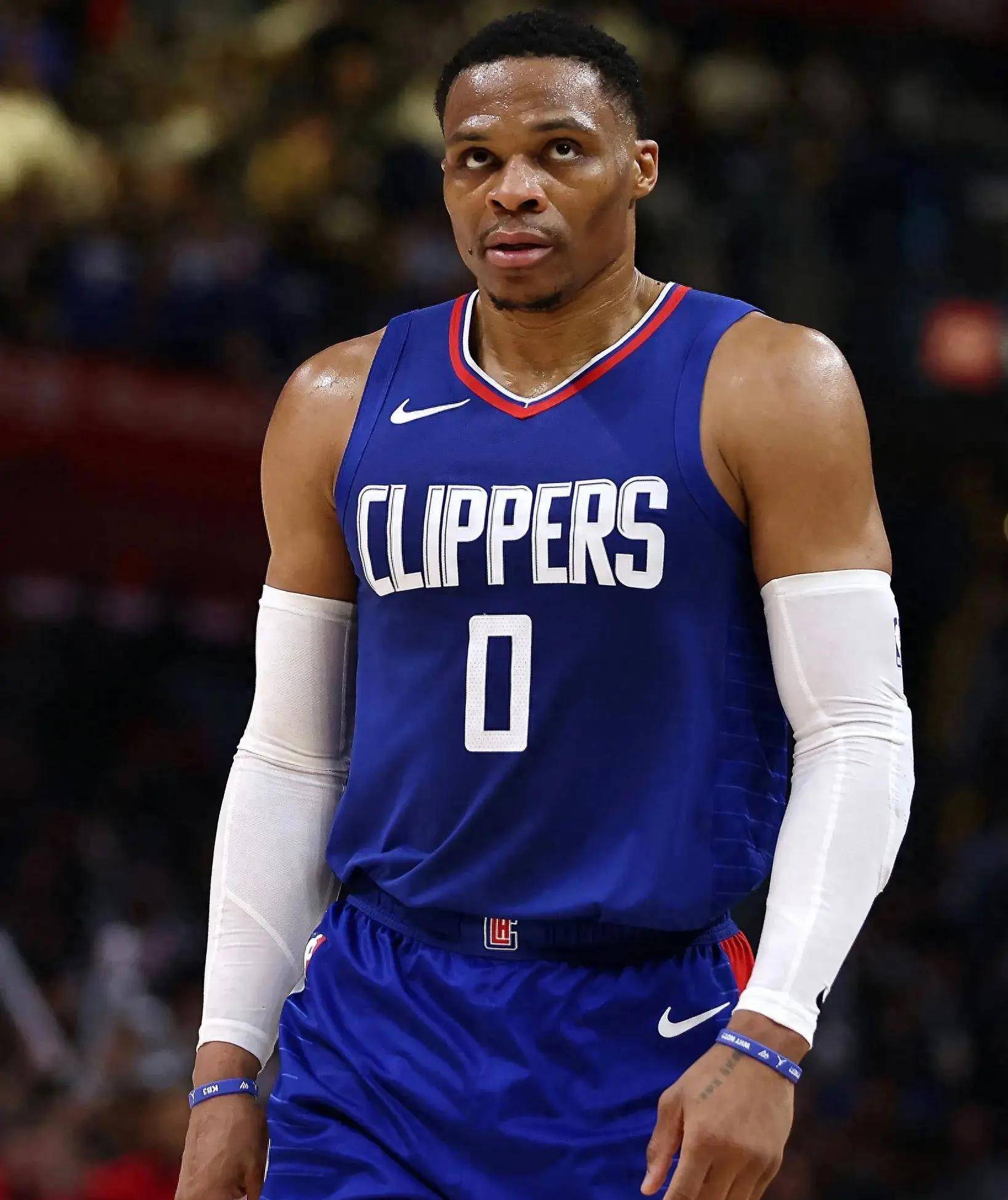 徐根宝：希望海港给国足输送更好的球员 我们的目标是世界杯（徐根宝：期待海港为国足培养更优人才，目标直指世界杯）