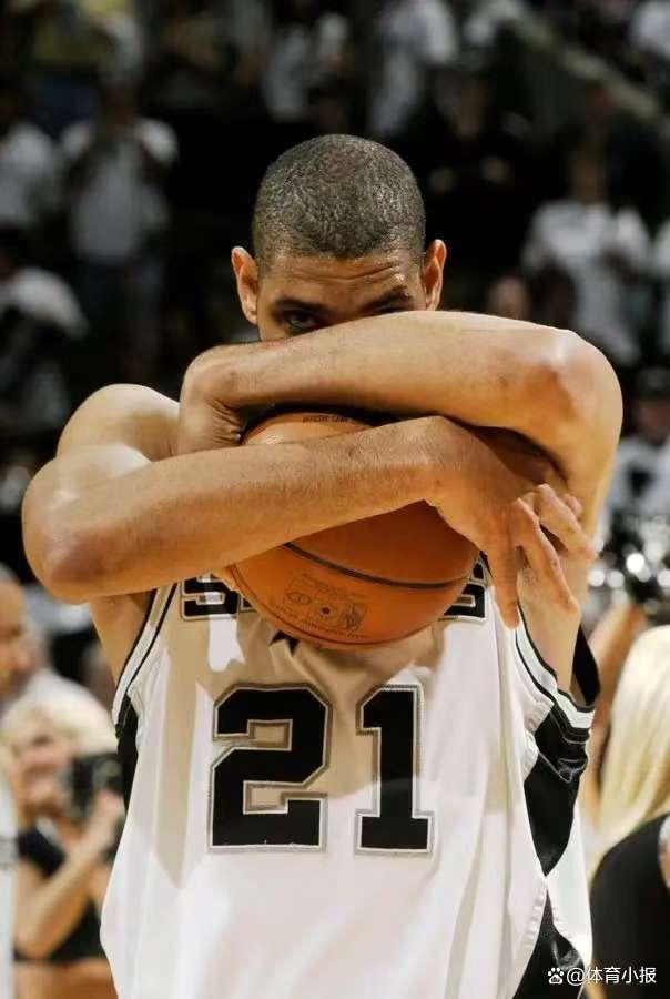 斯基拉：尤文未谈妥麦肯尼续约，两家意甲俱乐部已与球员接触（斯基拉：尤文与麦肯尼续约尚未达成一致，两家意甲球队已与球员沟通）