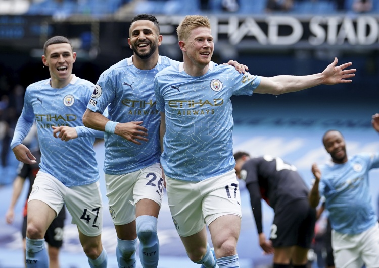 杜兰特空接暴扣，全场掌声雷动（杜兰特空接重扣，现场掌声如潮）