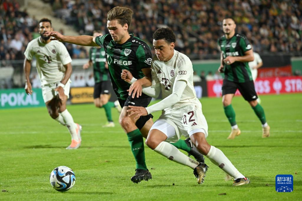 贝蒂斯球员：赛季开始前说这种情况不会判点球，现在却判了（贝蒂斯球员不满：赛季前称此类情况不判点，如今却判了）