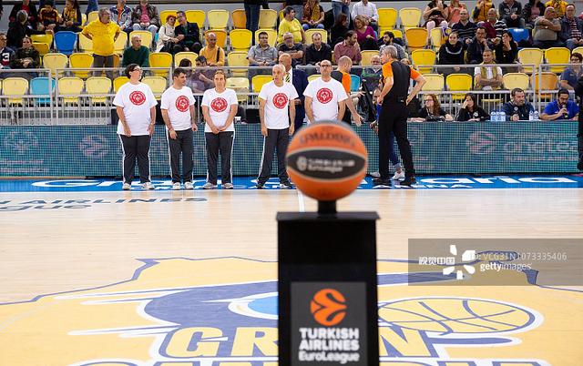 英超半场：阿德利、亚当斯破门，伯恩茅斯暂2-1桑德兰（英超半场战报：阿德利、亚当斯建功，伯恩茅斯暂以2-1领先桑德兰）