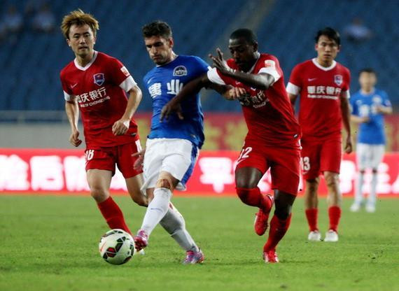 阿姆拉巴特：安东尼不该吃红牌，他并非故意踢对方面部（阿姆拉巴特：安东尼红牌不公，他并非有意踢到对手脸部）