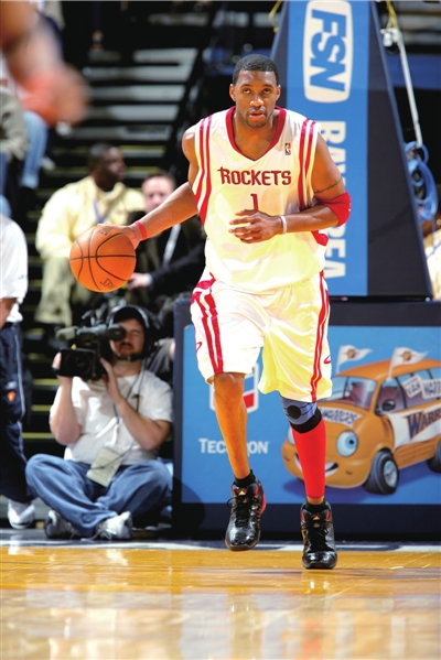 世体：巴萨不提前去斯坦福桥踩场训练，将在比赛当日飞往伦敦（世体：巴萨比赛日当天飞赴伦敦，不提前在斯坦福桥踩场）