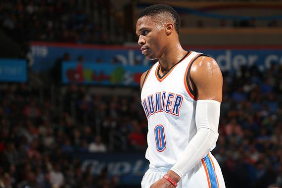 凯尔特人小球迷和远道而来的瑞士年轻人球迷互动（凯尔特人小球迷与来访瑞士青年球迷亲切互动）