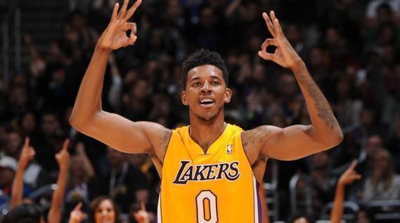 邮报：特朗普送C罗一把白宫金钥匙，该礼物专为特别宾客准备（邮报：特朗普向C罗赠予白宫金钥匙，此礼为贵宾专属）