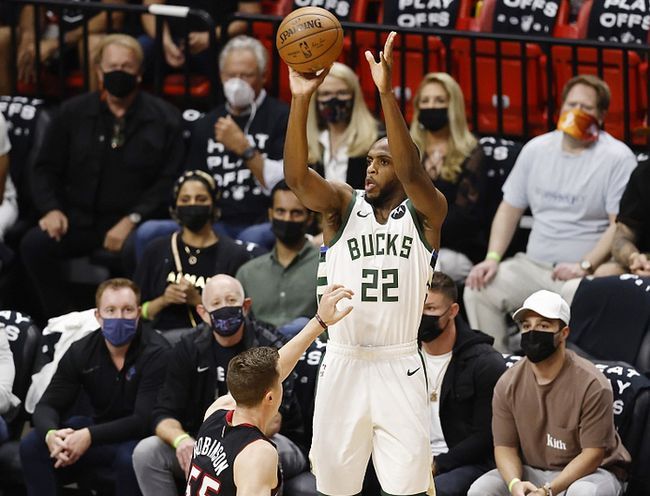 东契奇34+12+7独享历史第1，艾顿两双里夫斯33分，湖人轻取鹈鹕（东契奇34+12+7登顶历史第一，艾顿两双里夫斯33分，湖人轻松击败鹈鹕）