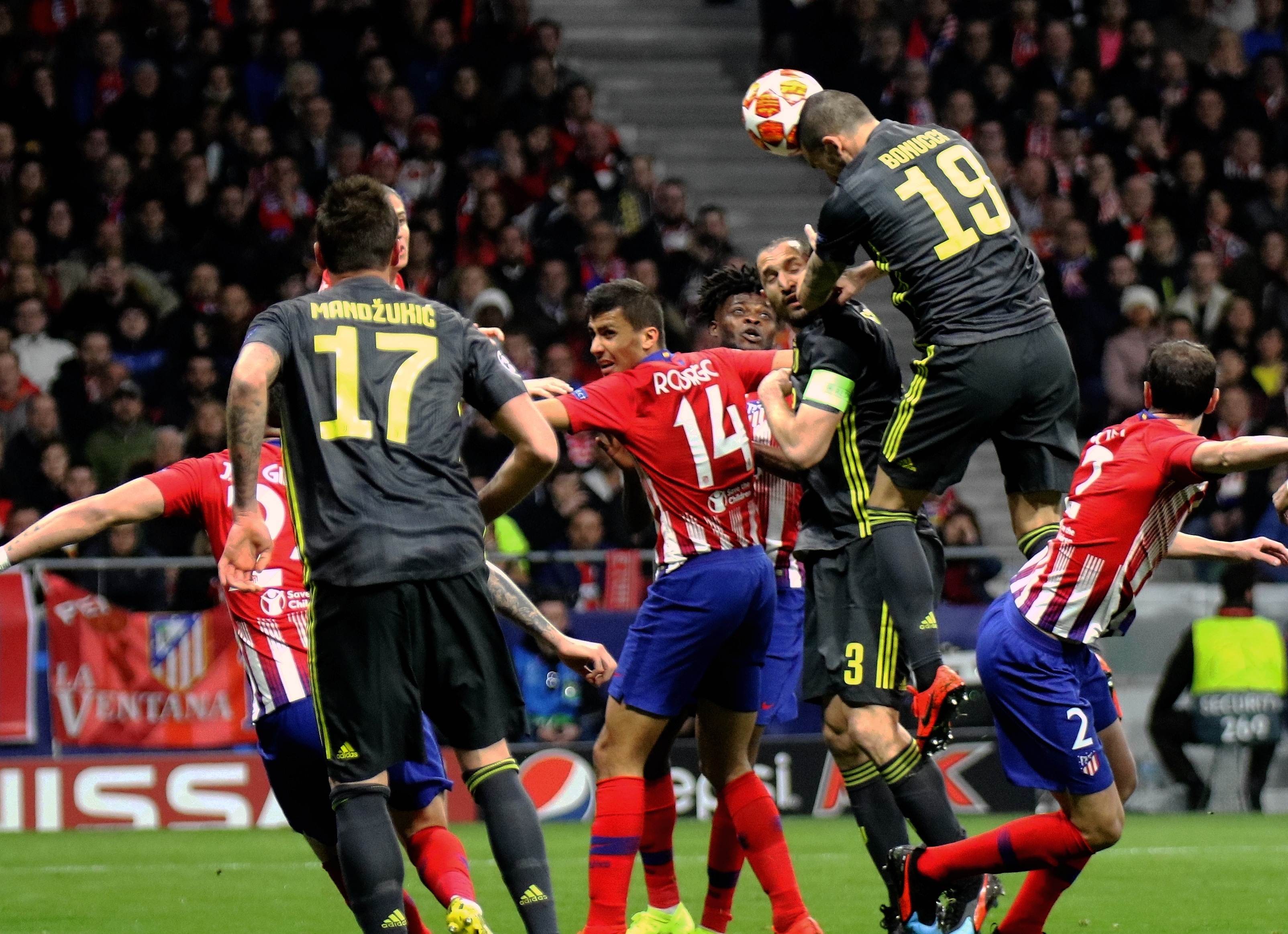 尤文官方：弗拉霍维奇已成功接受手术，将于明日开始康复计划（尤文官宣：弗拉霍维奇手术顺利，明日起开启康复计划）