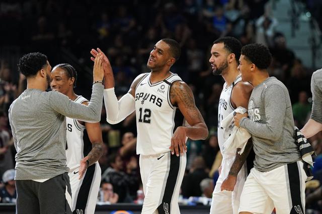 进攻哑火！快船第三节19中5&三分9中1仅得18分（快船第三节手感冰冷：19投5中、三分9投1中，单节仅18分）