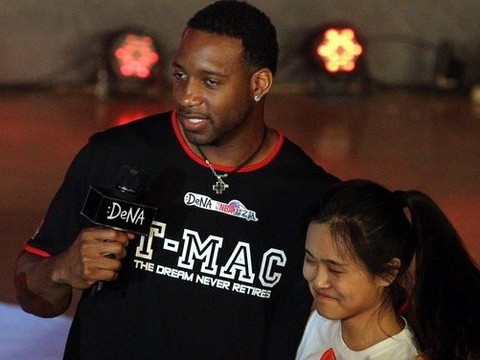 西媒：巴列卡诺球迷大巴在波兰遭50多人蒙面袭击，数人受伤（西媒：逾50名蒙面者在波兰袭击巴列卡诺球迷大巴，数人受伤）